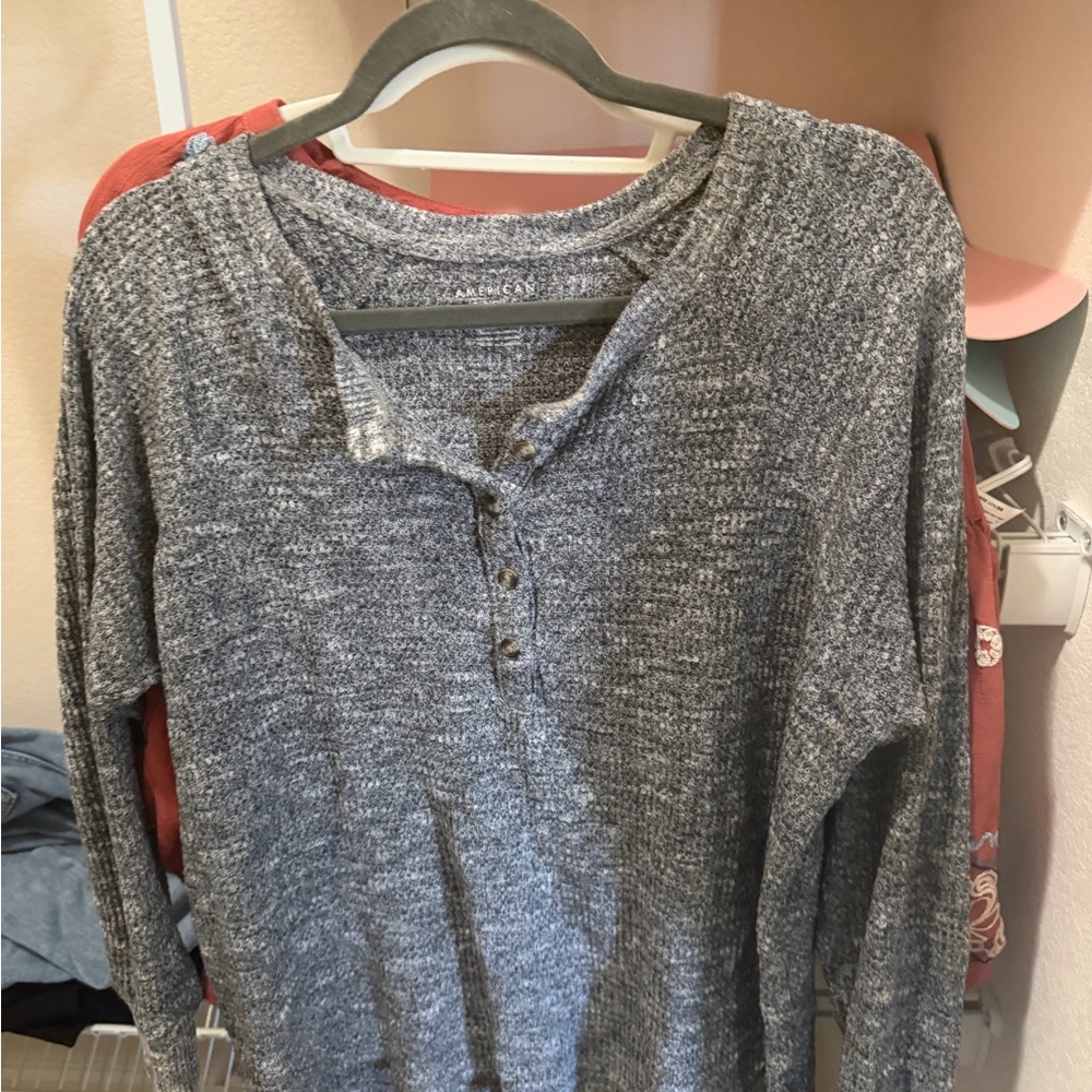 American Eagle Outfitters Gray Knit Long Sleeve Henley
